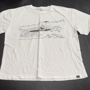 men’s white short sleeve t shirt. size large. surfing snoopy print.